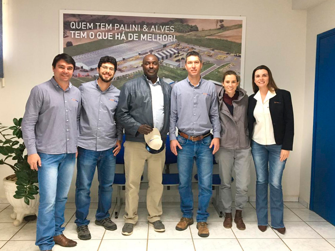 Visitantes africanos e peruanos conhecem a Palinialves