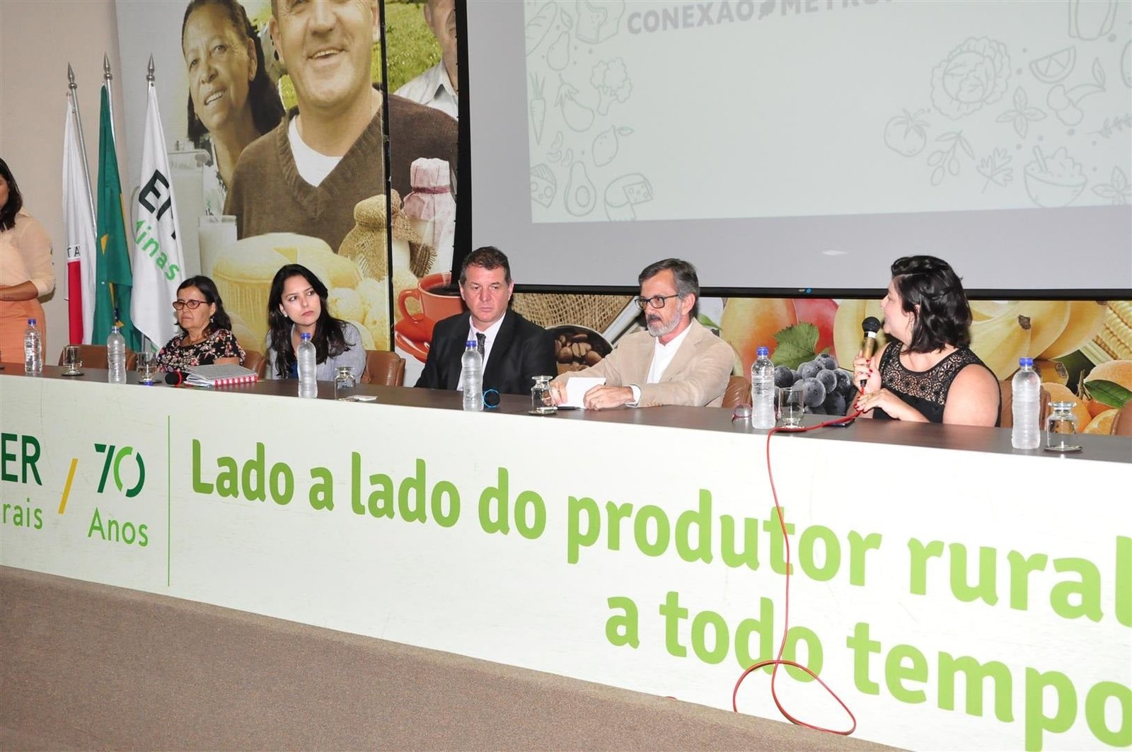 Troca de experiências e divisão de responsabilidades entre os agricultores