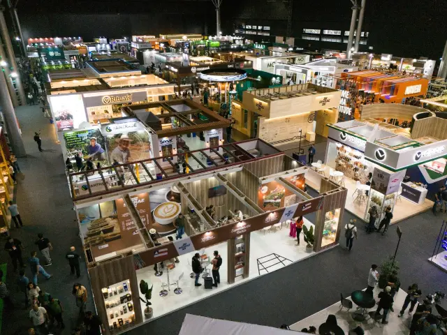 Estandes da Semana Internacional do Café 2025