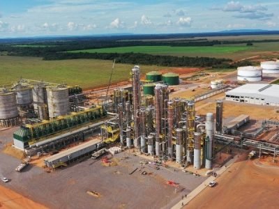 Indústria de etanol de milho da 3tentos em Porto Alegre do Norte (MT), com estrutura industrial moderna em operação, silos e instalações produtivas voltadas ao processamento de milho e produção de biocombustíveis no Vale do Araguaia.