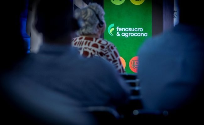 Evento Fenasucro & Agrocana destacando o programa Combustível do Futuro, com foco na transição energética no Brasil, produção de biocombustíveis e avanço da matriz energética limpa e autossuficiente.