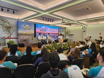 Auditório da Bahia Farm Show 2025 durante palestra sobre inovação no agro