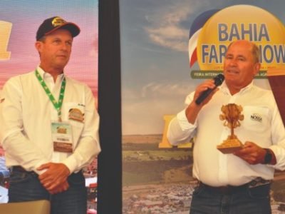 13.06.24_Painel-de-agricultura-sustentavel-na-bahia-farm-show_premiacao-Telefone