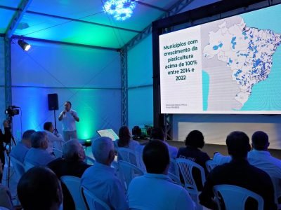 Piscicultores e visitantes na Aquishow Brasil 2025 em Uberlândia
