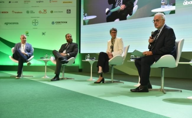 Especialistas do painel "A indústria que revoluciona o Agro" da edição histórica de 25 anos do Congresso Brasileiro do Agronegócio
Crédito foto: Gerardo Lazzari