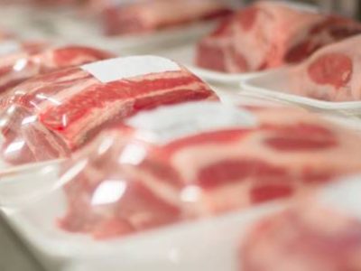 Carne-suina-a-venda-em-supermercado-Telefone