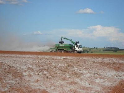 Gesso corrige acidez e aumenta produtividade da cana - Crédito Nutrion
