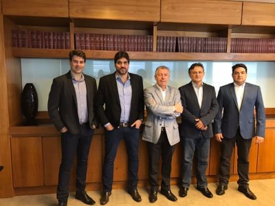 Da esq. p/ dir.: Danilo Pedrazzoli, Gustavo Herrmann e Mr. Paul Koppert pela empresa holandesa; e Heraldo Negri e Diogo Carvalho pela BUG Agentes Biológicos -  Crédito: Divulgação