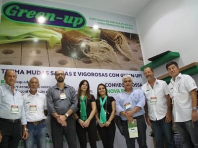 A equipe da Floral Atlanta estará na Hortitec divulgando novas tecnologias em espumas florais - Fotos Ana Maria Diniz