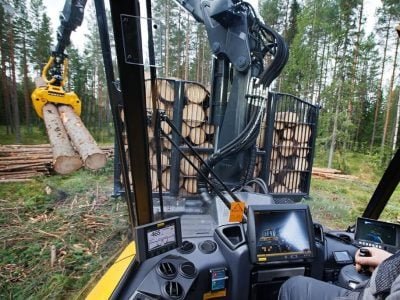 Processamento das árvores já derrubadas posteriormente por outra máquina - Crédito Gustavo Castro