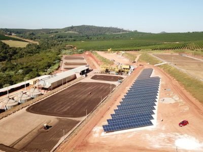 Há dois meses a Fazenda Pinheiros implantou sua usina de geração de energia fotovoltaica - Crédito Grupo Sete Cachoeiras