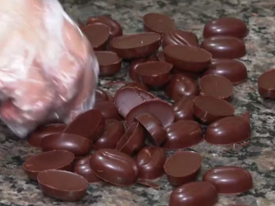 Chocolate de café é produzido por casal de Domingos Martins, Espírito Santo — Foto: Reprodução/TV Gazeta
