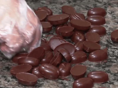 Chocolate de café é produzido por casal de Domingos Martins, Espírito Santo — Foto: Reprodução/TV Gazeta