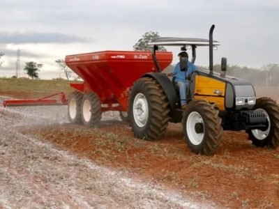 Para a calagem, o produtor deve investir na análise do solo - Crédito Valtra