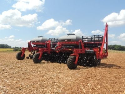 Semeato-faz-demonstração-da-plantadeira-Sol-TT-FastFill-no-Paraná