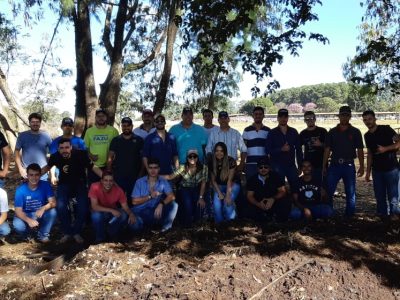 Turma do Projeto Integrador no espaço de compostagem