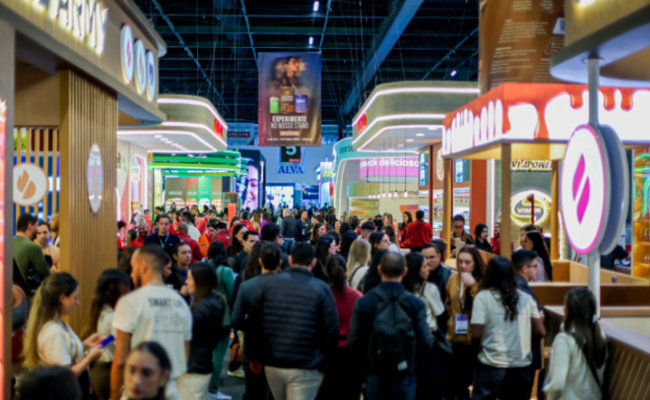 Visitantes circulam pelos corredores da Naturaltech 2026 no Distrito Anhembi