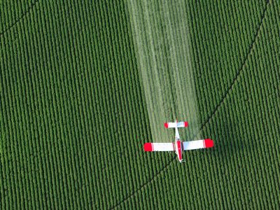 Pulverização aérea - Crédito: Shutterstock