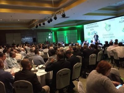 cooxupe-participa-de-encontro-nacional-de-cooperativas-agropecuarias-em-campina-5cf685e916caf