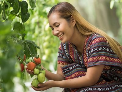 Mulher no campo - Foto: freepik