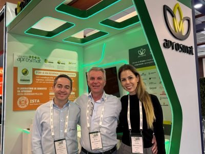 Da esquerda para direita, diretores da Aprosmat: Adevair Santana, 1º secretário; Nelson Croda, presidente e Patrícia Brubetta, vice-presidente de grandes culturas. Crédito fotos: Cairo Lustoza
