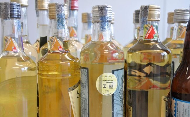 garrafas de cachaça
