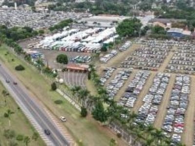 Visitantes e expositores durante a Hortitec 2026 em Holambra (SP), feira voltada à horticultura, fruticultura, floricultura e tecnologias para o agronegócio.