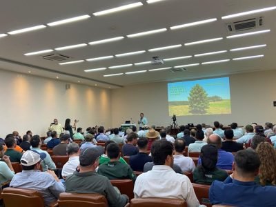 Fórum da Cooxupé reuniu especialistas em Guaxupé para tratar sobre os impactos climáticos na cafeicultura (Divulgação)
