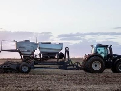 Nova versão da Momentum tem 5130 litros de capacidade para sementes e 3600 litros para fertilizantes - Crédito Valtra